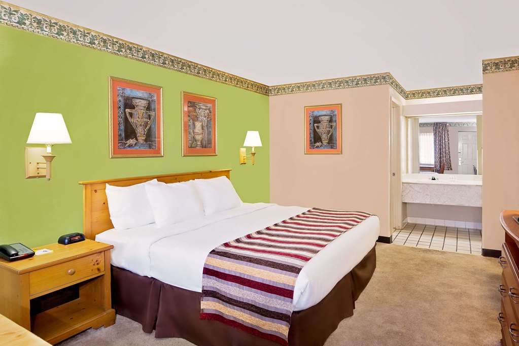 Days Inn & Suites Starkville - thumb 2