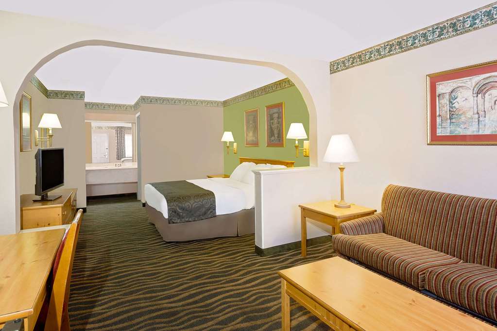 Days Inn & Suites Starkville - thumb 5