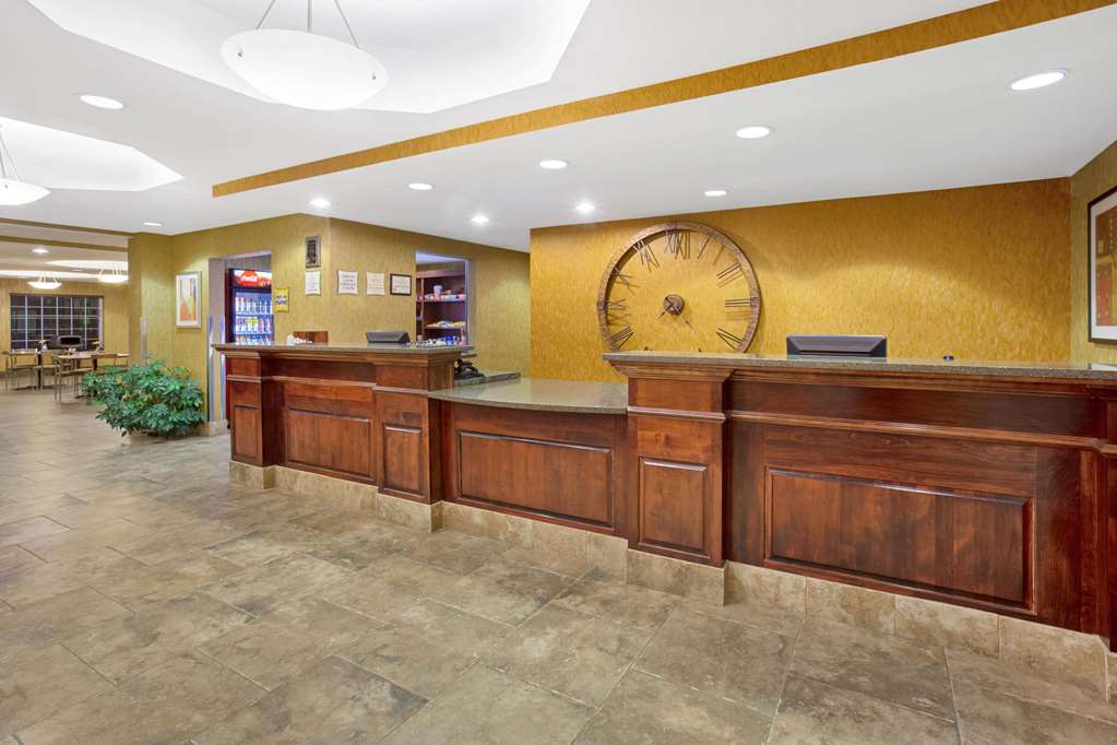La Quinta Inn & Suites Dickinson - thumb 3