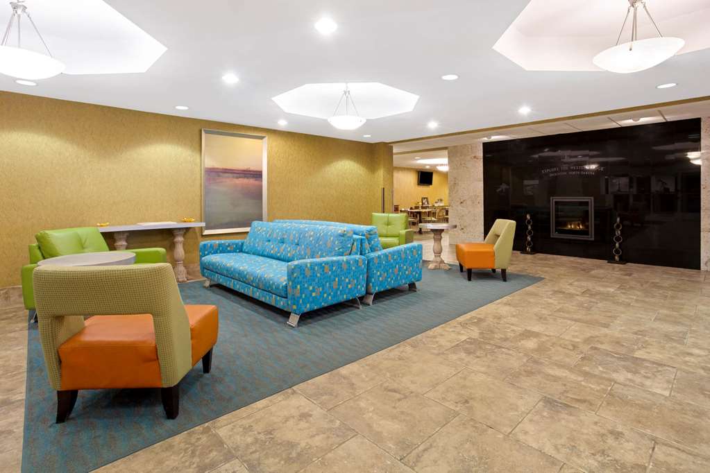 La Quinta Inn & Suites Dickinson - thumb 4