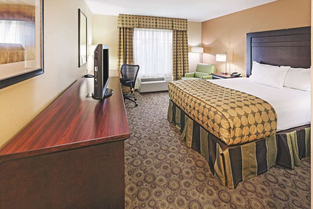 La Quinta Inn & Suites Dickinson - thumb 6