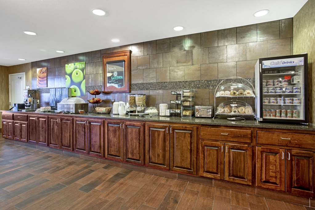 La Quinta Inn & Suites Dickinson - thumb 17