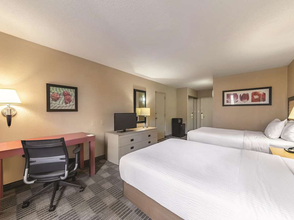 La Quinta Inn & Suites Fairfield - thumb 9