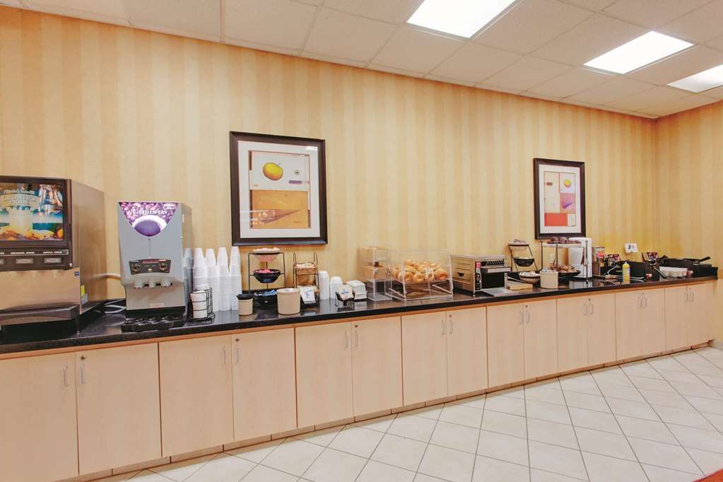 La Quinta Inn & Suites Fairfield - thumb 17