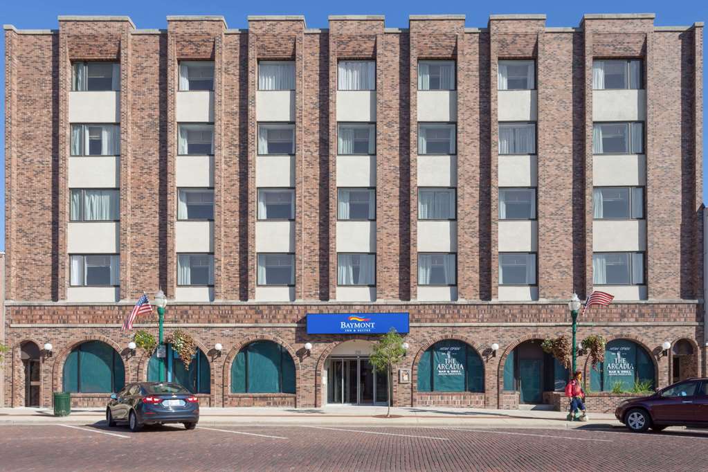 Baymont Inn & Suites Delavan - thumb 0