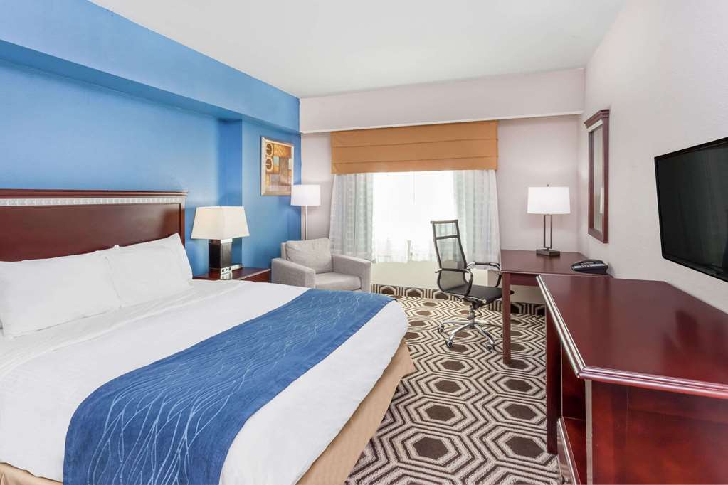 Baymont Inn & Suites Delavan - thumb 2