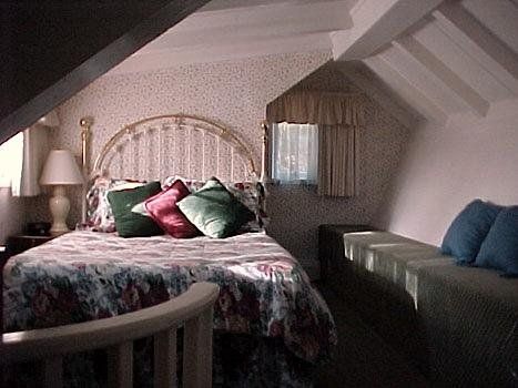 Green Lantern Inn - thumb 3