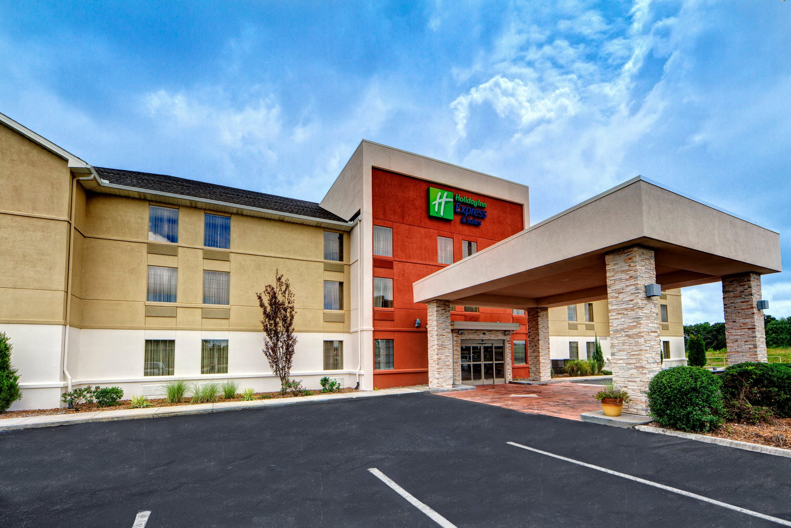 Holiday Inn Express - thumb 0