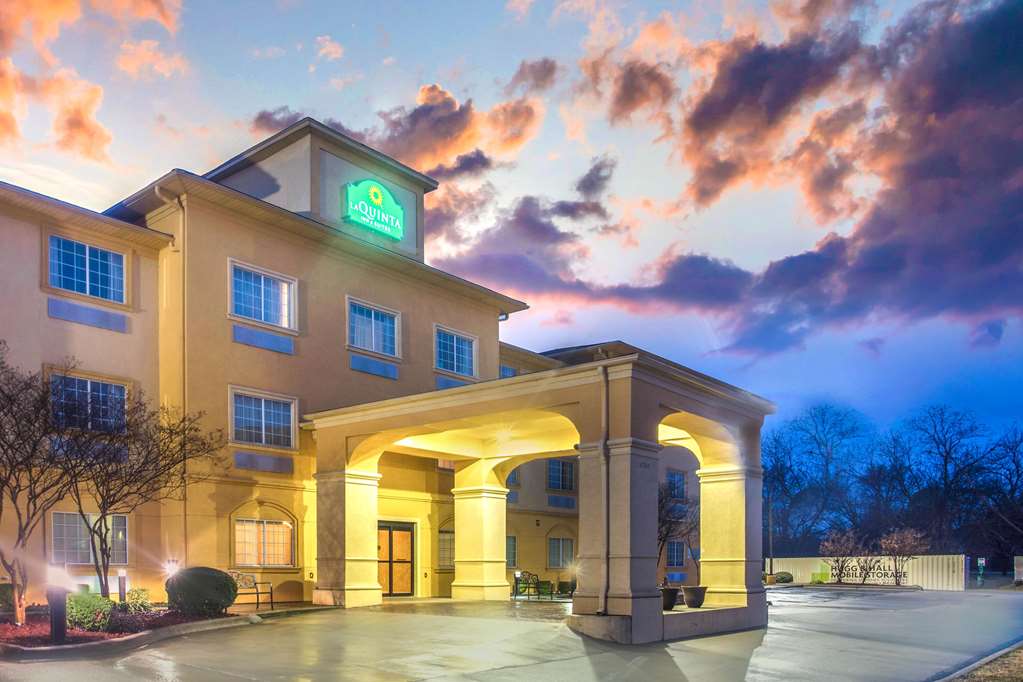 La Quinta Inn & Suites Fort Smith - thumb 1