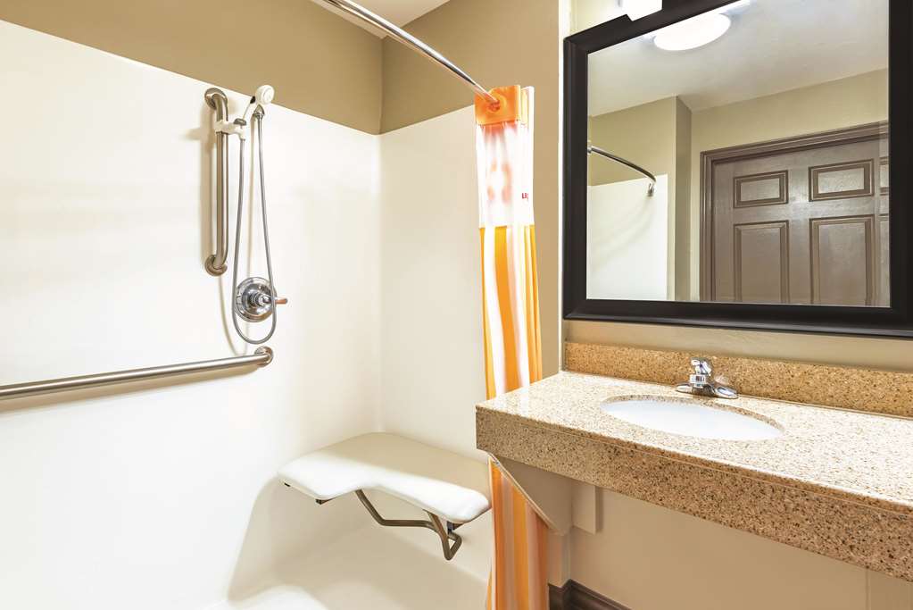 La Quinta Inn & Suites- Moore - thumb 3