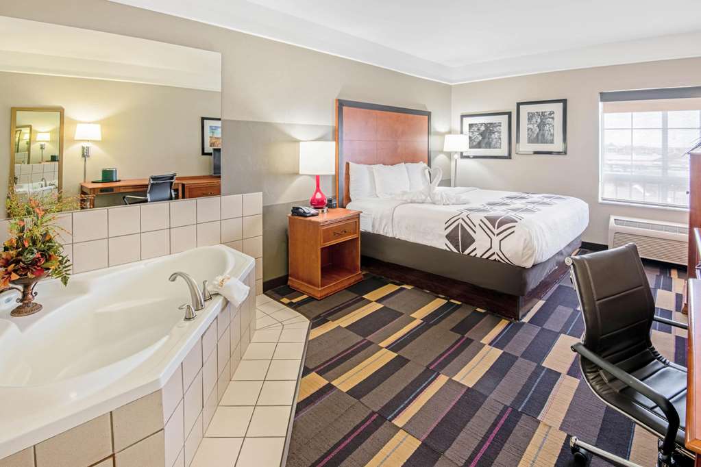 La Quinta Inn & Suites- Moore - thumb 11