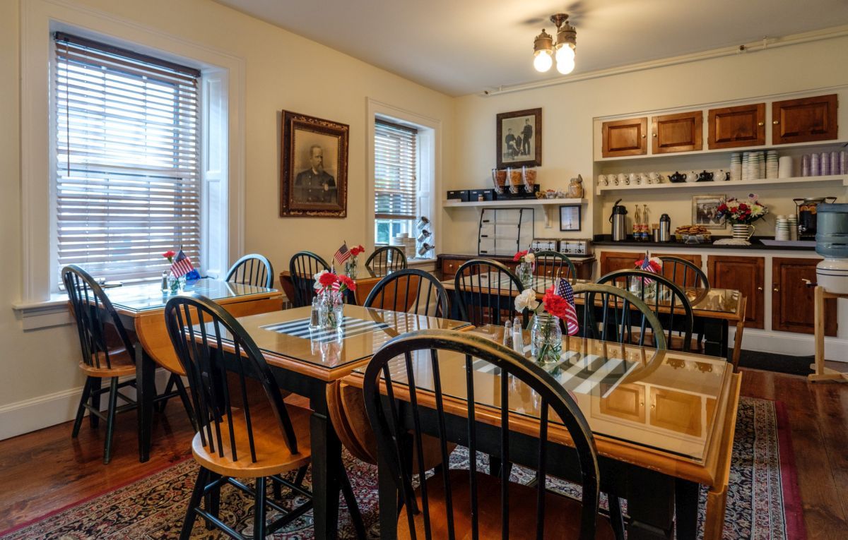 Jailhouse Inn - thumb 2