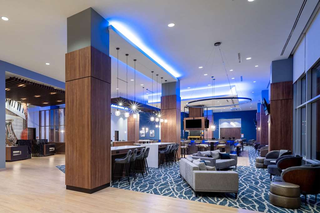 La Quinta Inn & Suites Downtown Stadium - thumb 2