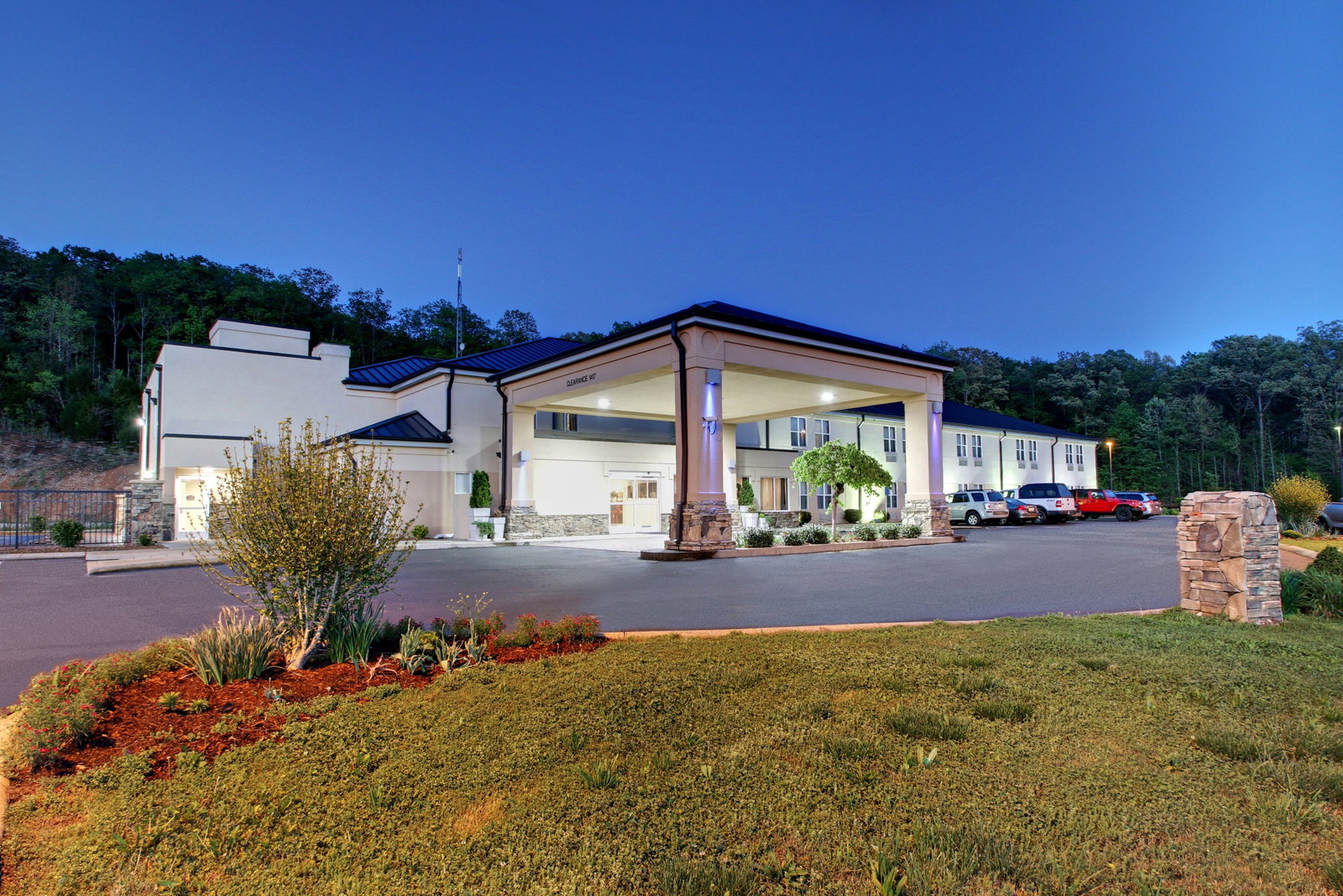 Holiday Inn Express - thumb 0
