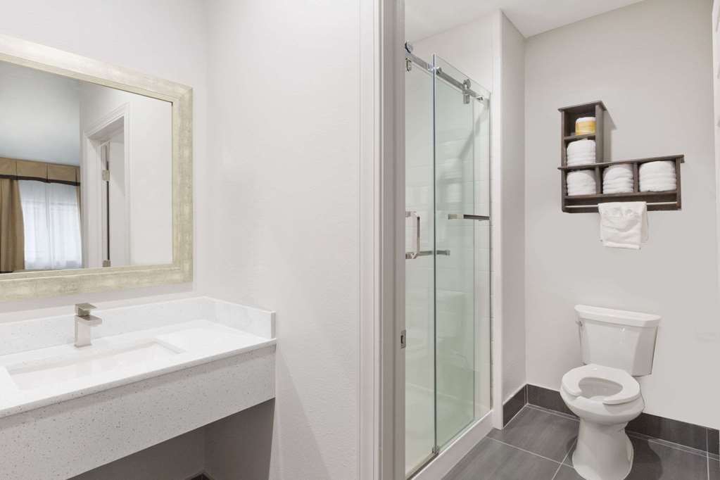 Baymont Inn/Suites Bryan College Station - thumb 3