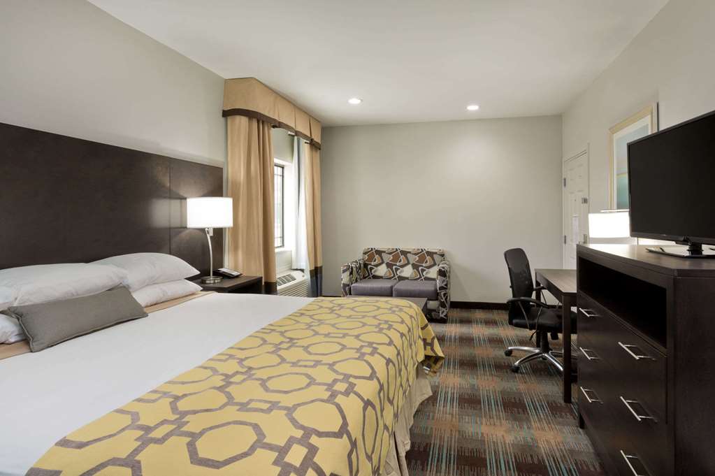 Baymont Inn/Suites Bryan College Station - thumb 10