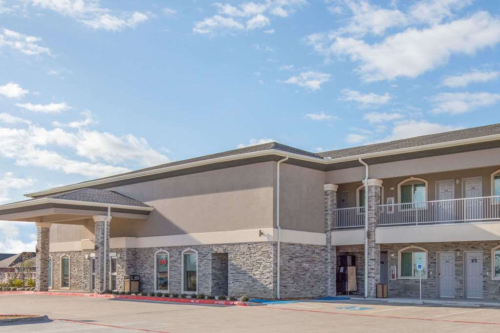 Days Inn Bryan - thumb 0