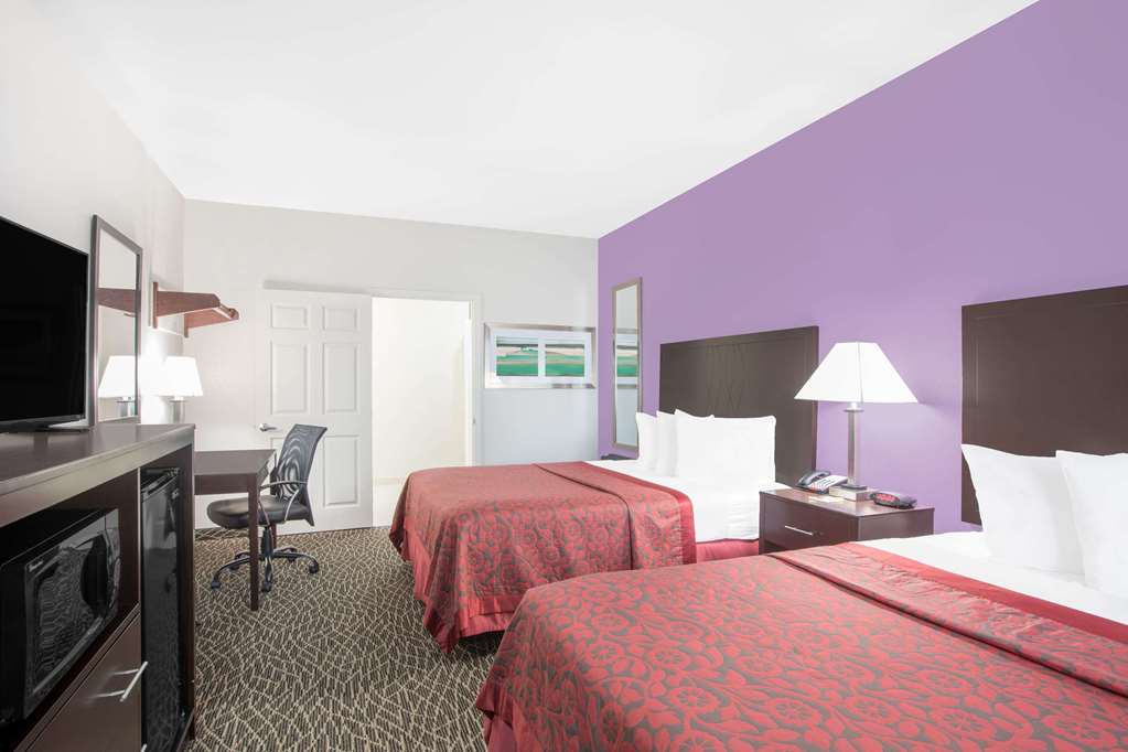 Days Inn Bryan - thumb 8