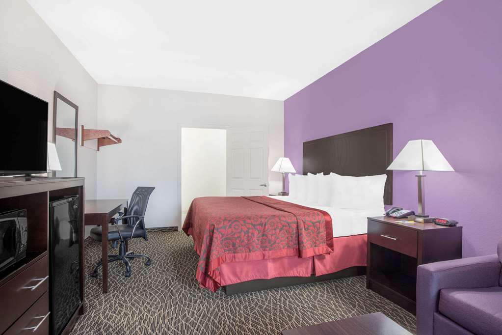 Days Inn Bryan - thumb 9