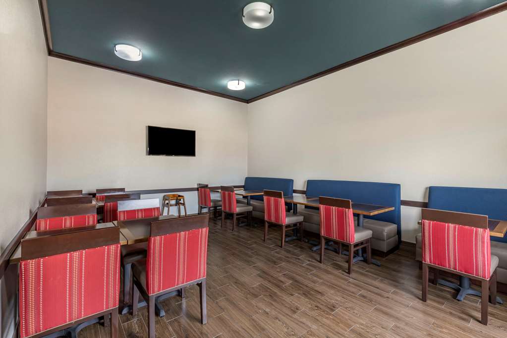 Comfort Suites - thumb 7