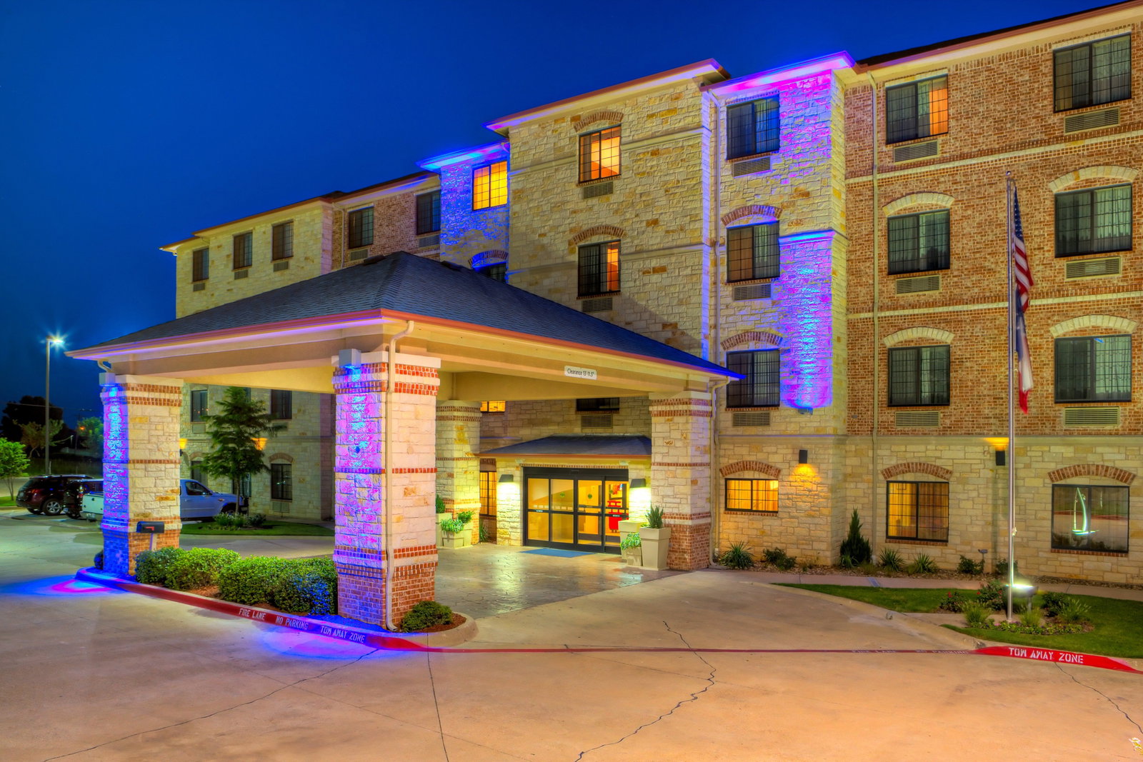 Holiday Inn Express & Suites Granbury - thumb 2