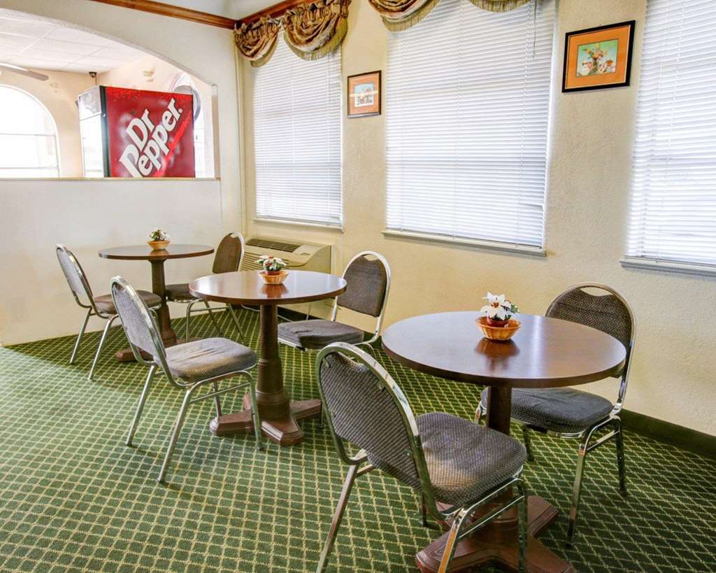 Econo Lodge - thumb 13