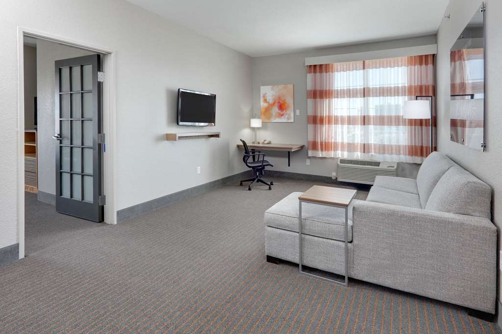 La Quinta Inn & Suites Dallas Love Field - thumb 12
