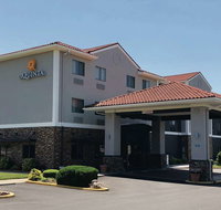 La Quinta Inn  Suites Elizabethtown - Accommodation Philadelphia