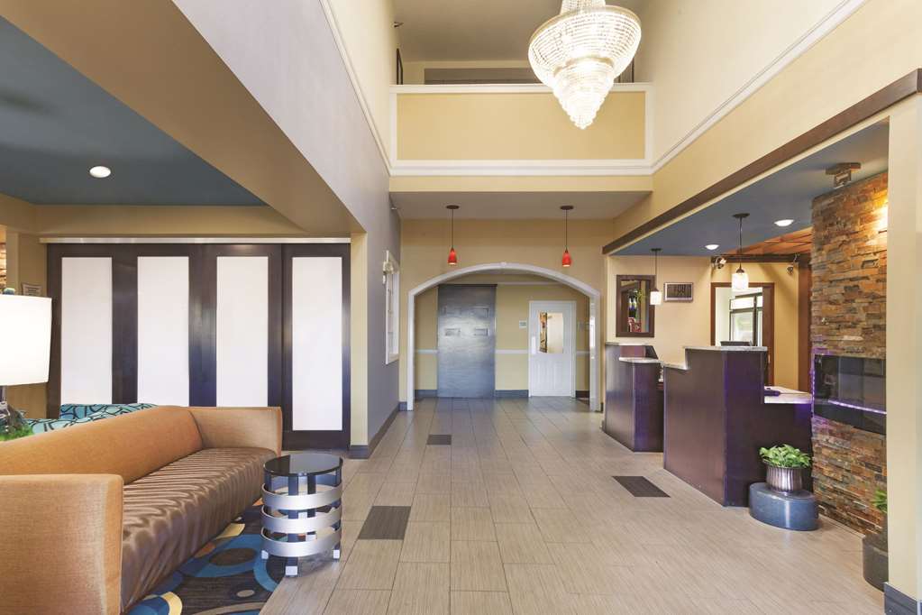 La Quinta Inn & Suites Elizabethtown - thumb 2