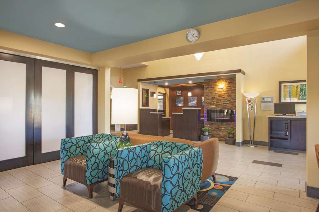 La Quinta Inn & Suites Elizabethtown - thumb 3