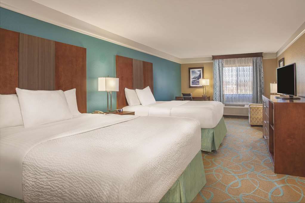La Quinta Inn & Suites Elizabethtown - thumb 5