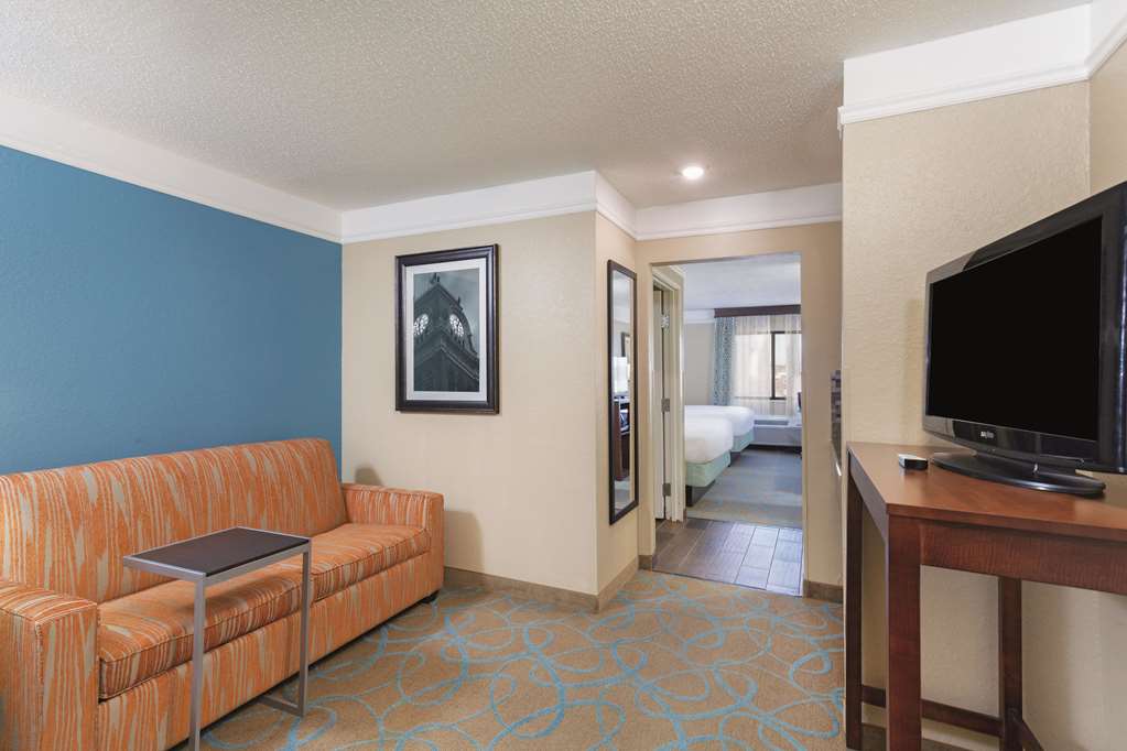 La Quinta Inn & Suites Elizabethtown - thumb 6