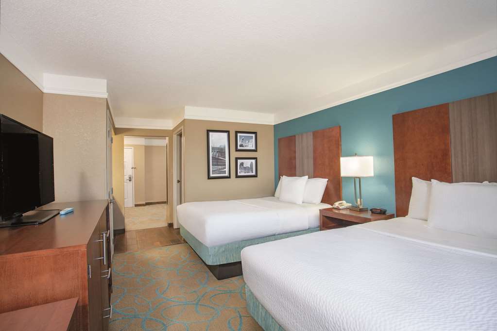La Quinta Inn & Suites Elizabethtown - thumb 7
