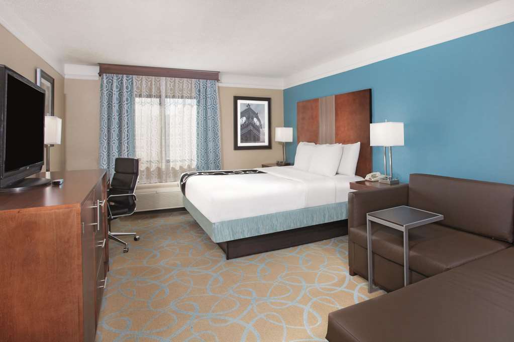 La Quinta Inn & Suites Elizabethtown - thumb 8