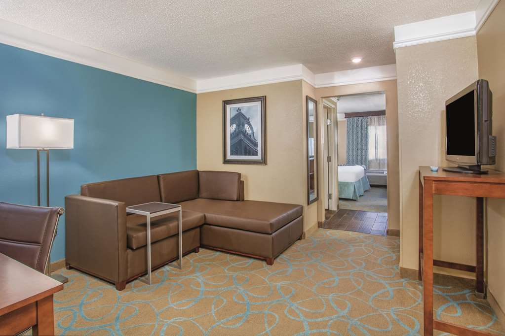 La Quinta Inn & Suites Elizabethtown - thumb 9