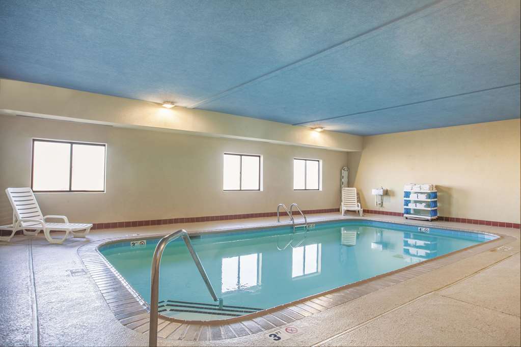La Quinta Inn & Suites Elizabethtown - thumb 10