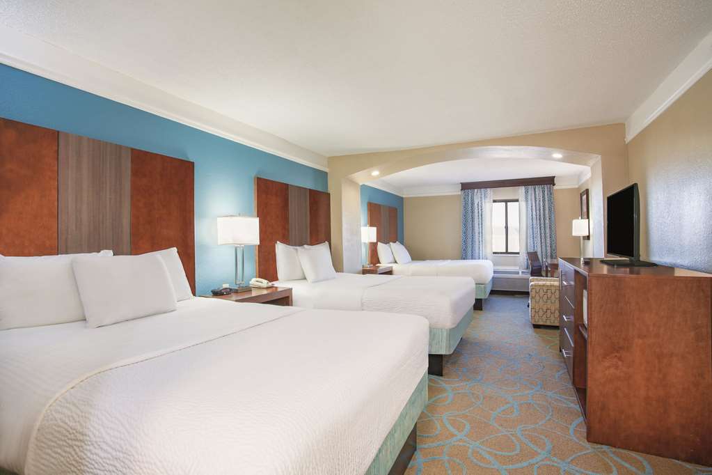 La Quinta Inn & Suites Elizabethtown - thumb 11