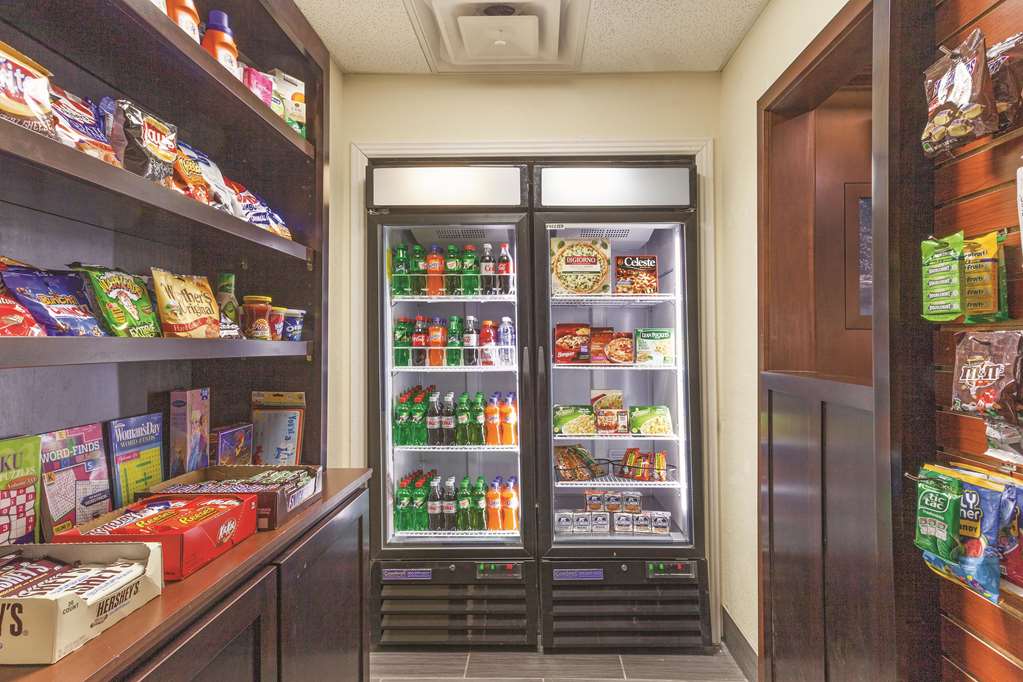 La Quinta Inn & Suites Elizabethtown - thumb 14