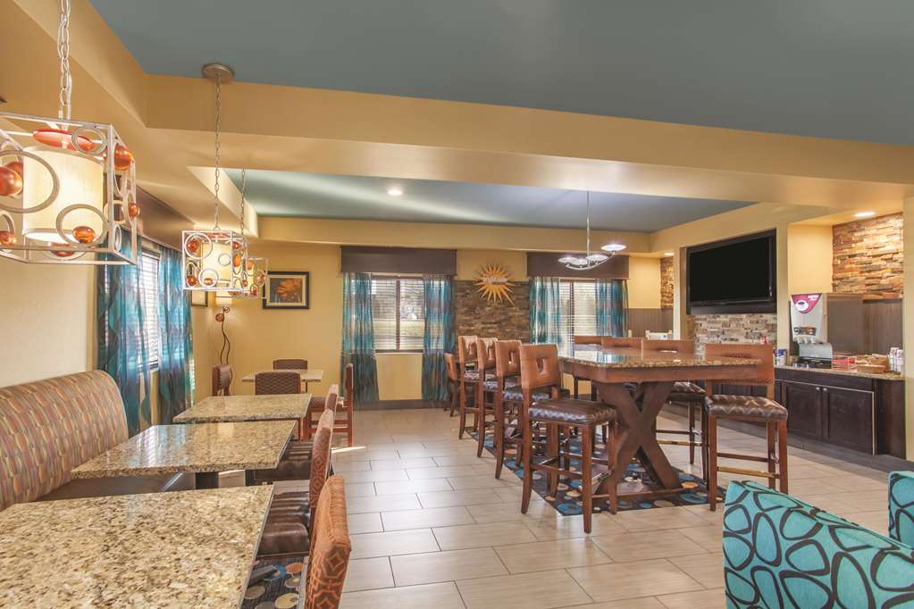 La Quinta Inn & Suites Elizabethtown - thumb 15