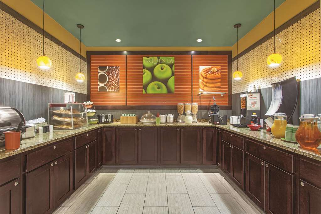 La Quinta Inn & Suites Elizabethtown - thumb 16