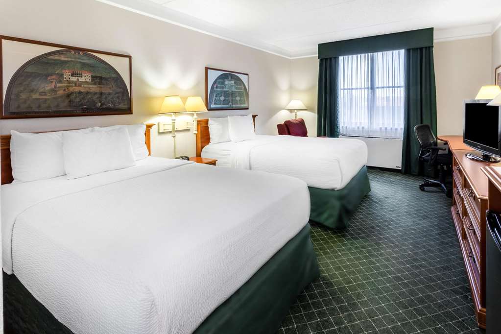 La Quinta Inn & Suites American Center - thumb 4