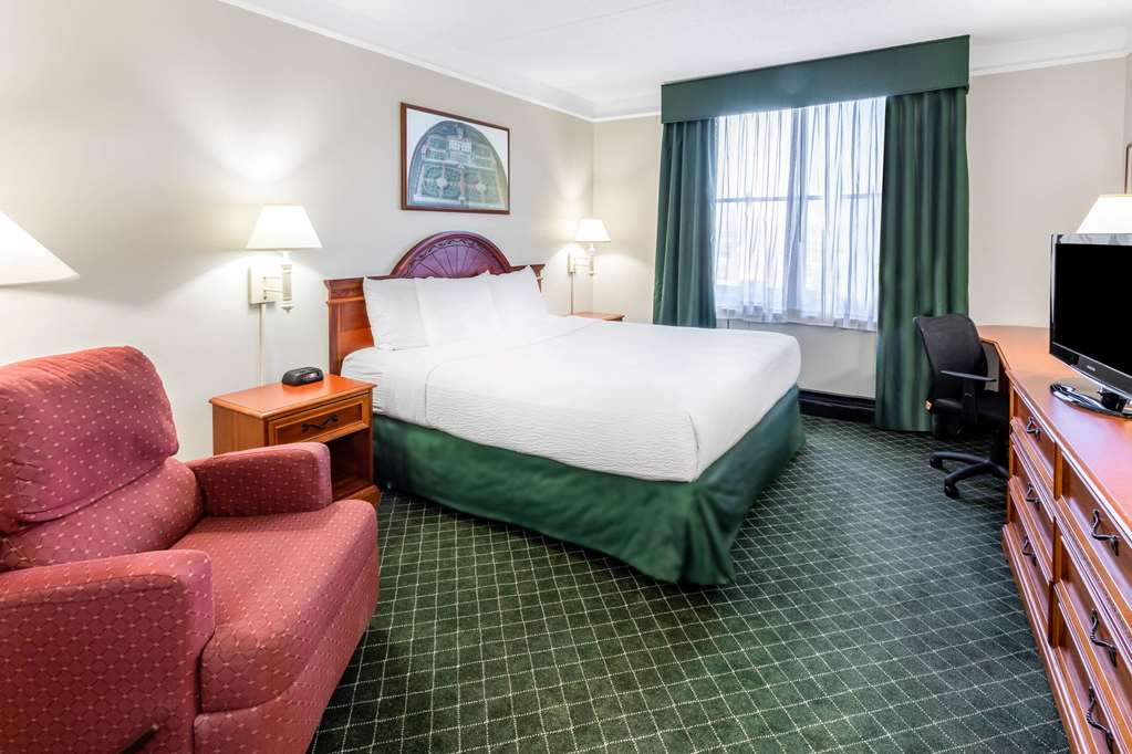 La Quinta Inn & Suites American Center - thumb 5