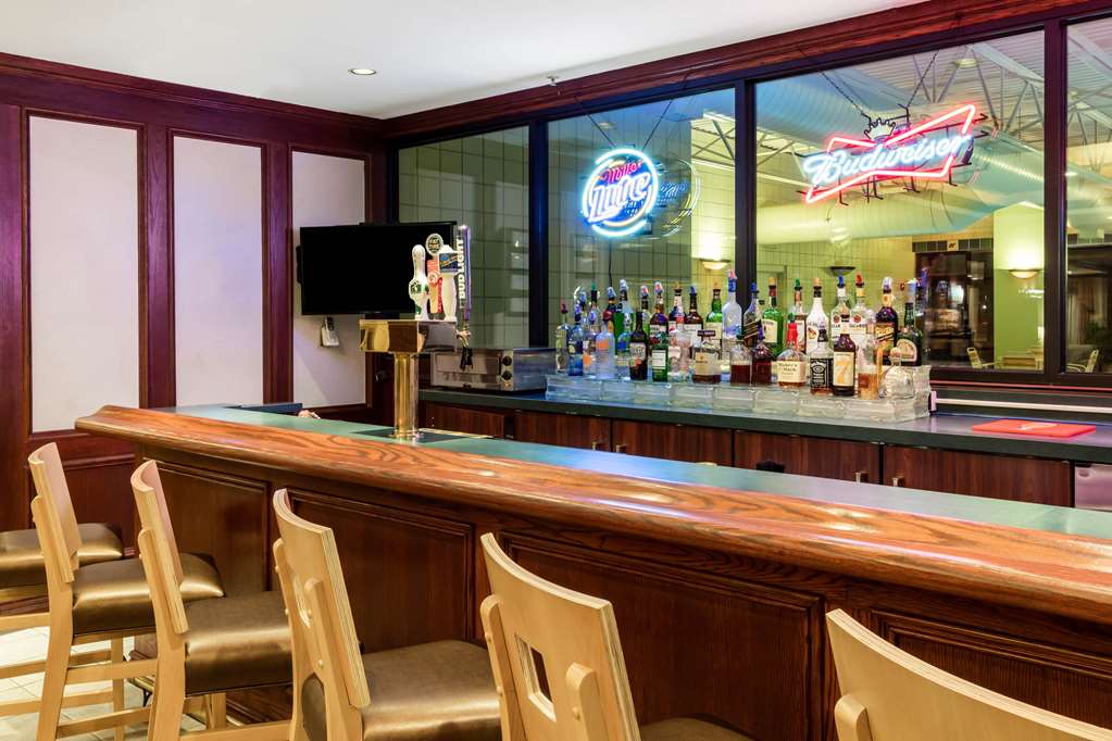 La Quinta Inn & Suites American Center - thumb 9