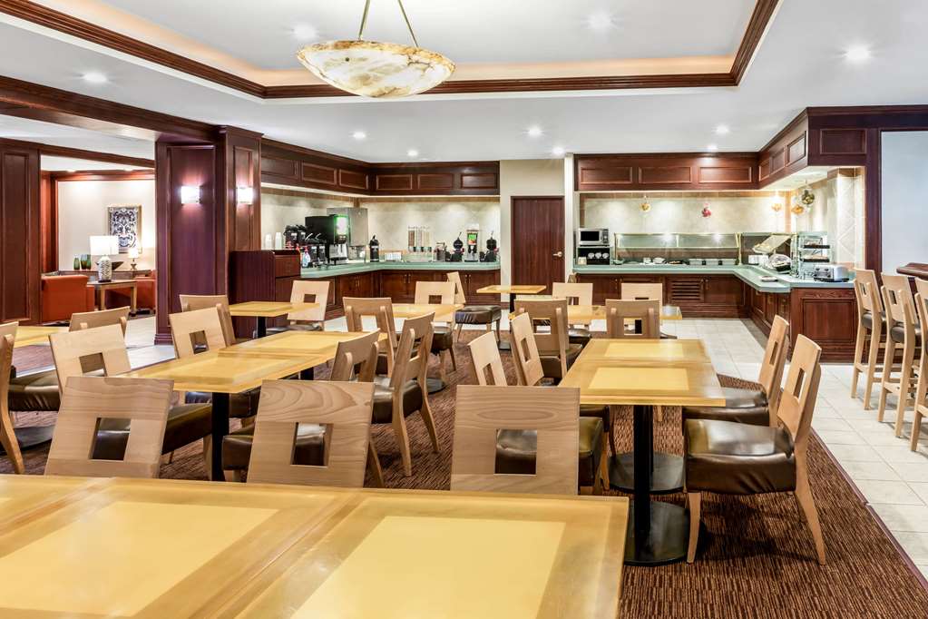 La Quinta Inn & Suites American Center - thumb 16