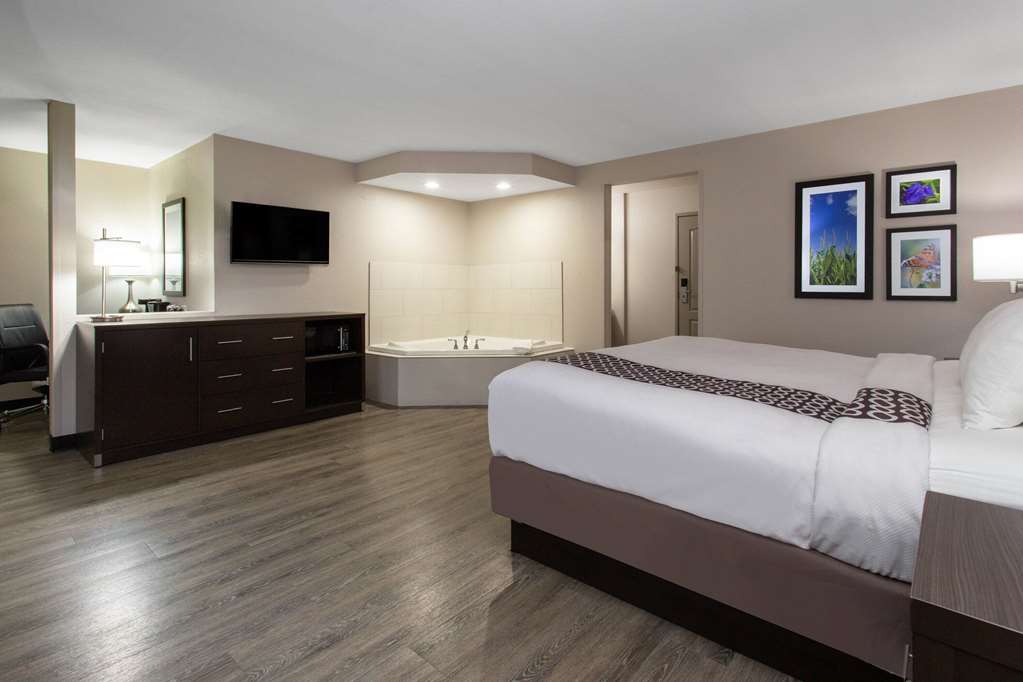 La Quinta Inn & Suites Effingham - thumb 10