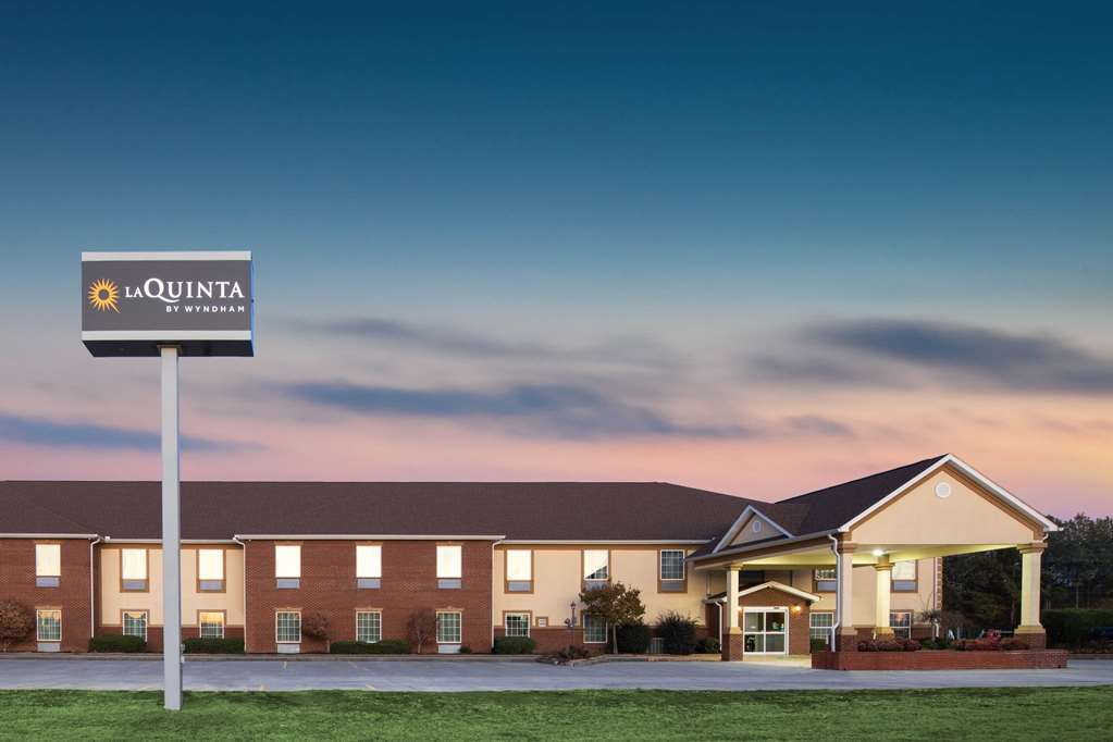 La Quinta Inn Calhoun - thumb 2
