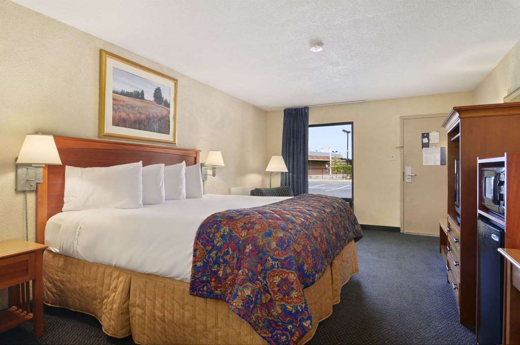 Baymont Inn & Suites Macon/Riverside Dr - thumb 3