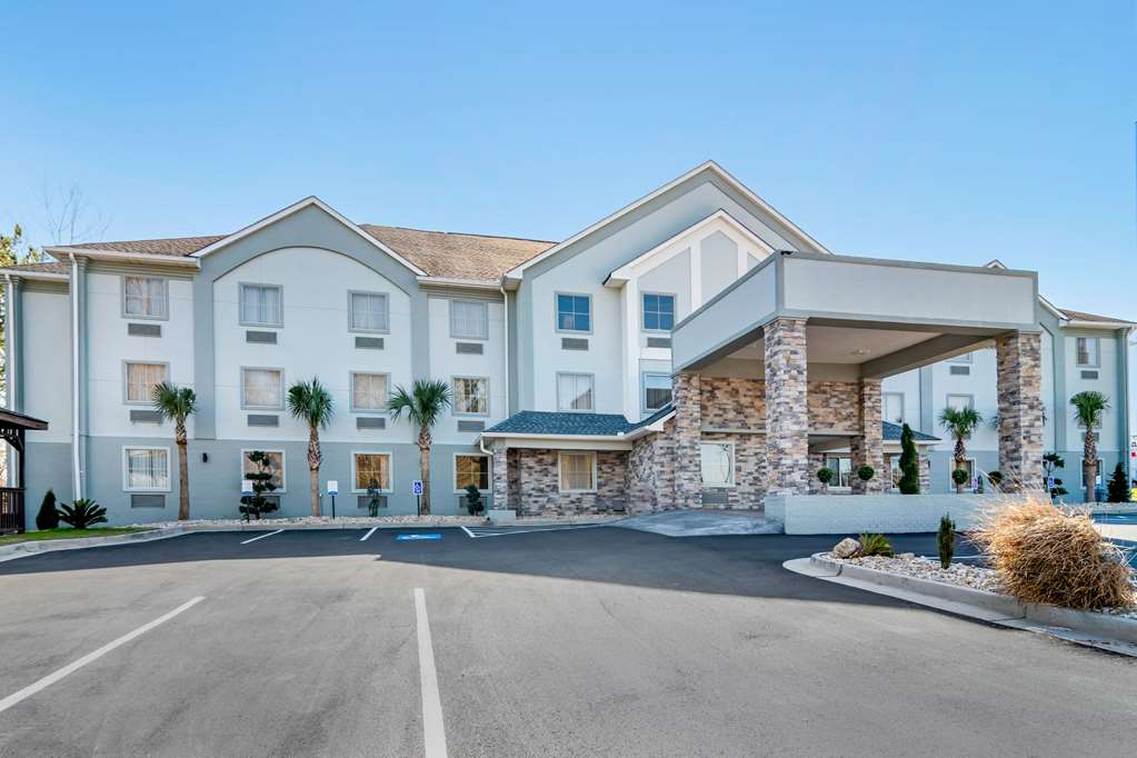 Comfort Inn & Suites - thumb 1
