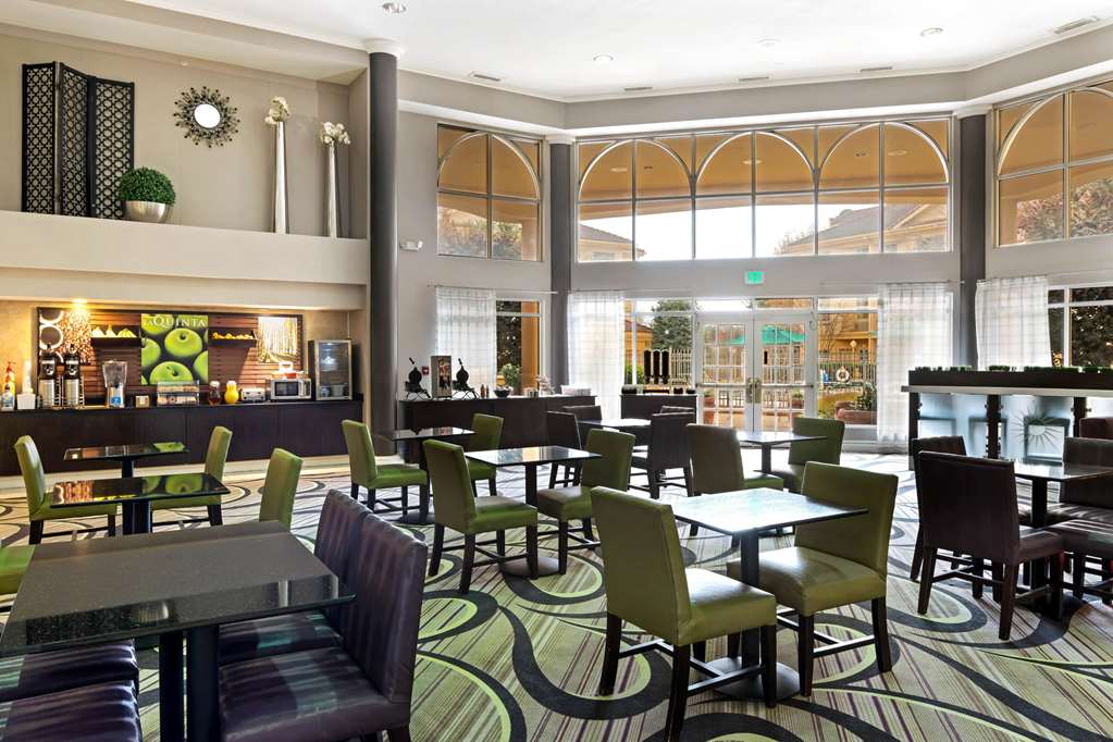 La Quinta Inn & Suites Macon - thumb 17