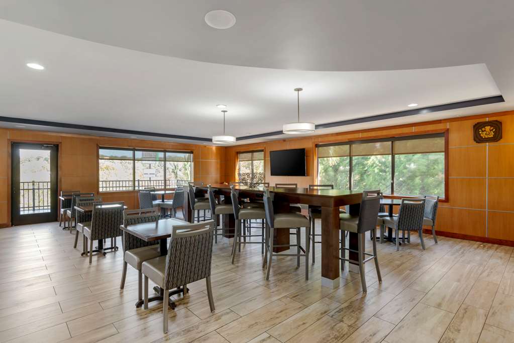 Comfort Suites Stockbridge - thumb 9